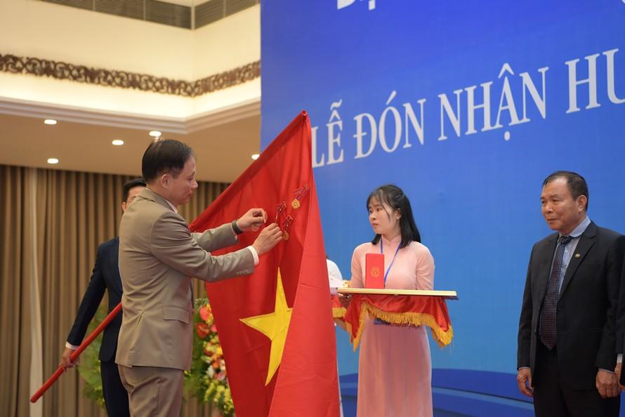 Liên hiệp các Hội UNESCO Việt Nam vinh dự đón nhận Huân chương Lao động Hạng Nhất của Chủ tịch Nước