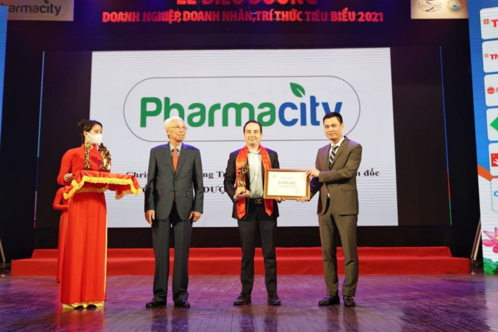 Pharmacity lập 'Hat-trick' 3 giải thưởng TOP 10