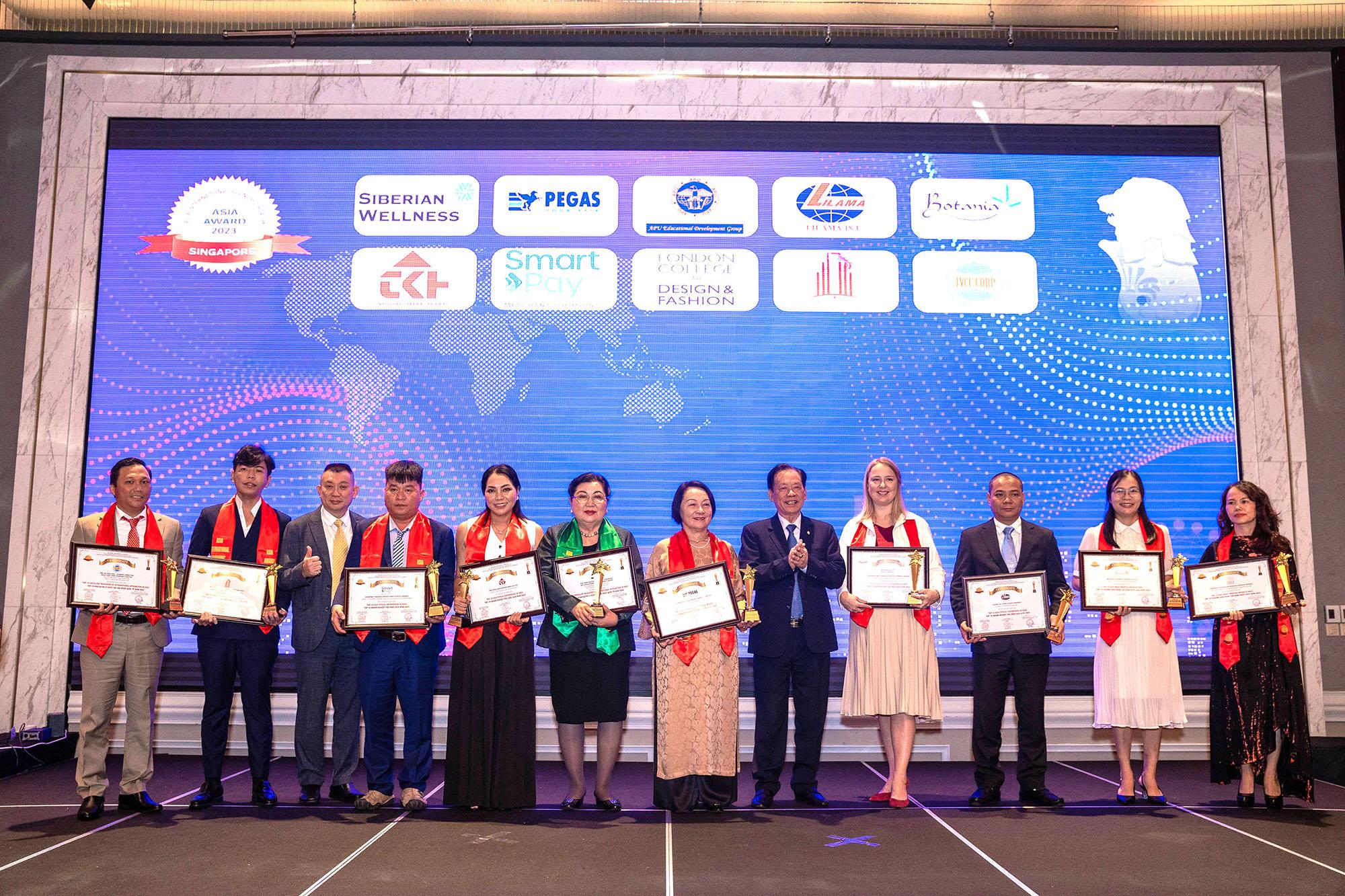 Nhiều Doanh nghiệp Việt lọt top 10 “Asia Award 2023” tại Singapore