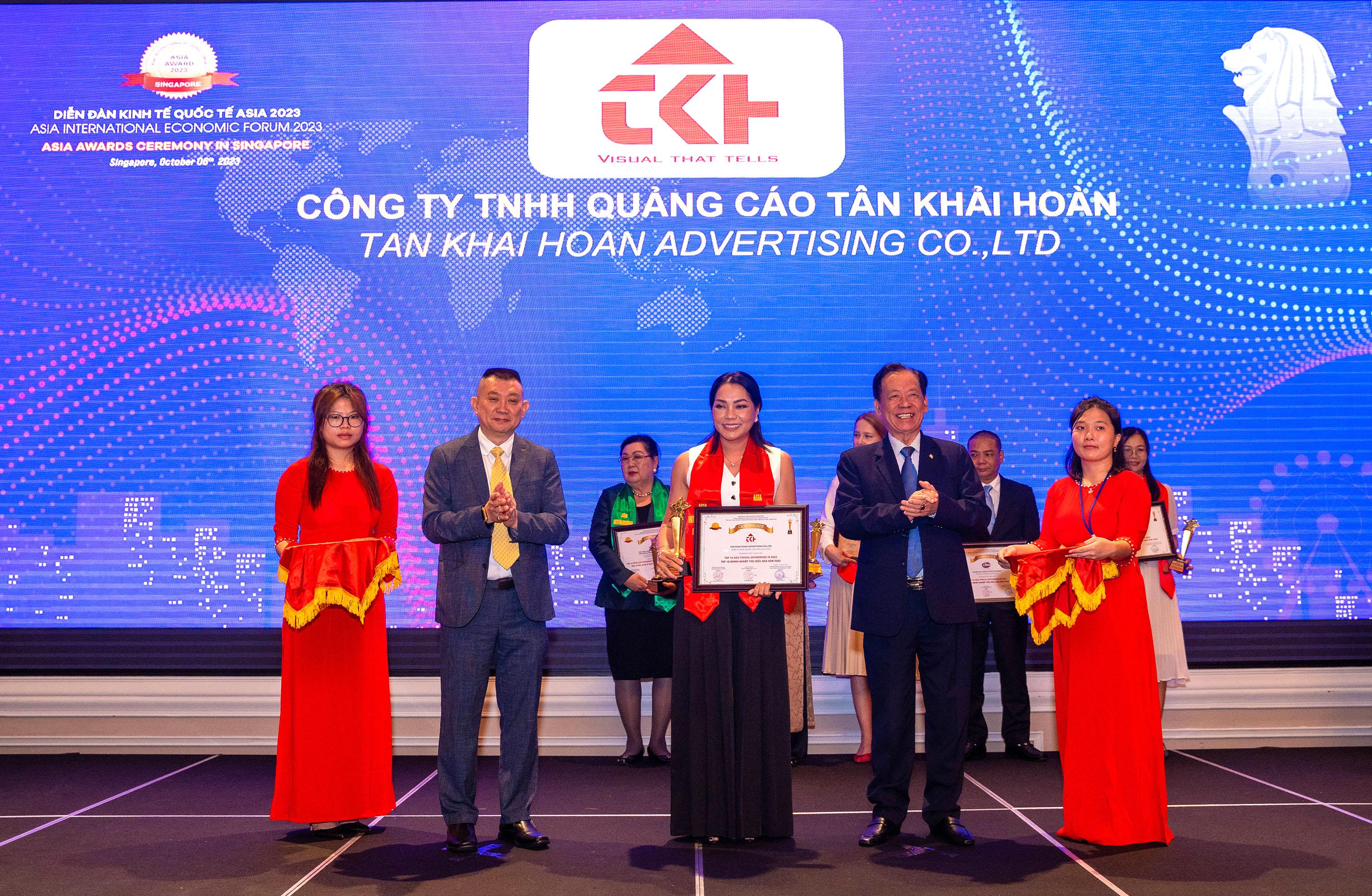 Công ty TNHH Quảng cáo Tân Khải Hoàn lập “Cú đúp” giải thưởng tại Diễn đàn Kinh tế Quốc tế ASIA.